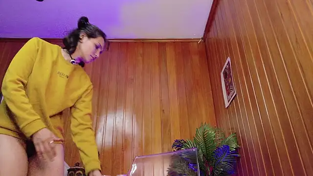 Zafiro Gem  online show from February 8, 9:23 am