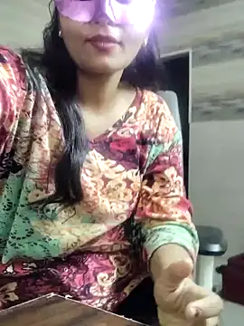  LoveBirds online show from May 3, 5:30 pm