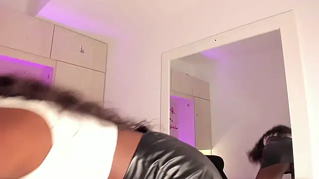 Stefannyevans  online show from February 11, 1:16 pm