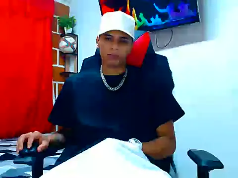 Snapshot of cristian_tayron1 chatting on July 2, 6:52 am cristian tayron1 online show from July 2, 6:52 am