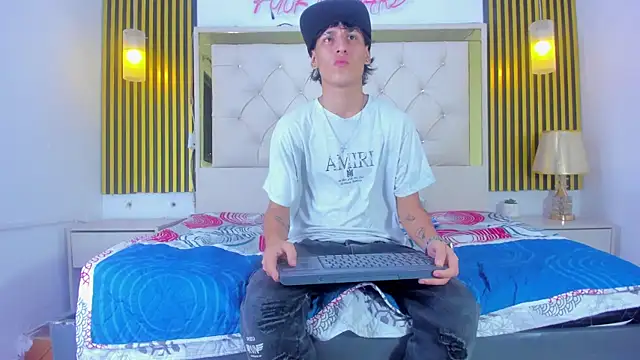 Snapshot of Just18Jake chatting on September 19, 12:34 am Just18Jake online show from September 19, 12:34 am