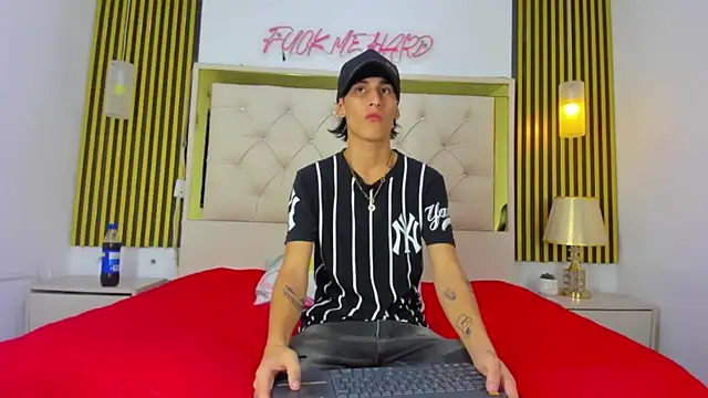 Snapshot of Just18Jake chatting on October 16, 12:11 am Just18Jake online show from October 16, 12:11 am