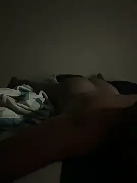 Snapshot of momoney212 chatting on February 12, 8:53 am momoney212 online show from February 12, 8:53 am