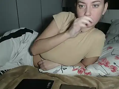 Snapshot of petite_danielle chatting on October 7, 12:52 am petite danielle online show from October 7, 12:52 am