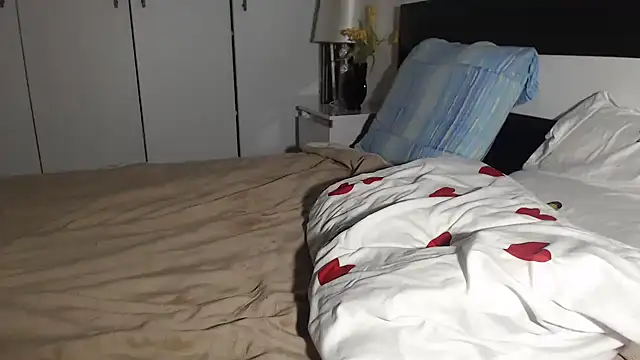 Snapshot of petite_danielle chatting on November 3, 6:20 pm petite danielle online show from November 3, 6:20 pm