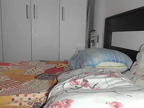 Snapshot of petite_danielle chatting on June 23, 9:07 am petite danielle online show from June 23, 9:07 am