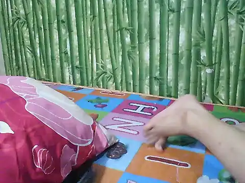 Snapshot of juicey_pussy chatting on October 21, 4:30 pm juicey pussy online show from October 21, 4:30 pm