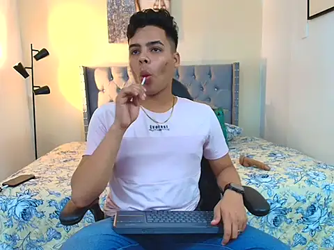 Snapshot of stewart_mateo_ chatting on September 15, 2:44 am stewart mateo online show from September 15, 2:44 am