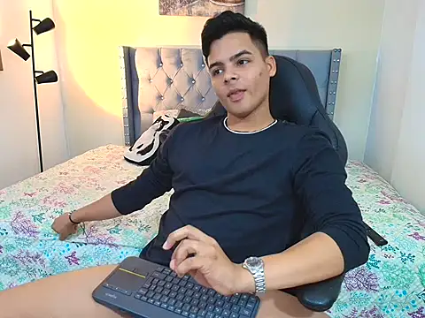 Snapshot of stewart_mateo_ chatting on September 20, 3:07 am stewart mateo online show from September 20, 3:07 am