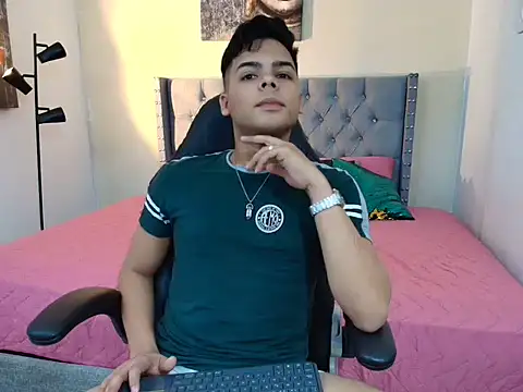 Snapshot of stewart_mateo_ chatting on October 17, 2:04 am stewart mateo online show from October 17, 2:04 am