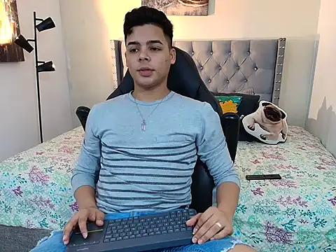 Snapshot of stewart_mateo_ chatting on October 21, 2:01 am stewart mateo online show from October 21, 2:01 am