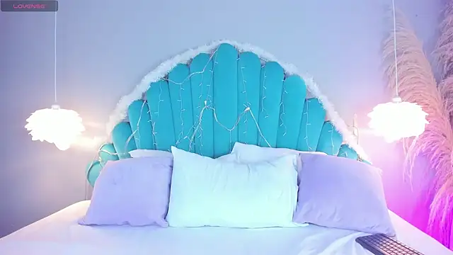 AlassiaHocthner online show from December 4, 12:03 pm