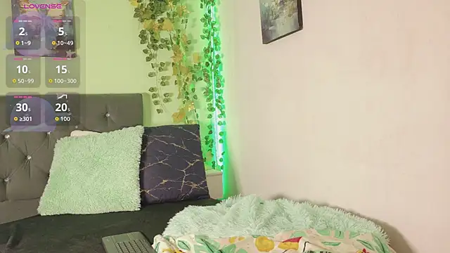 Snapshot of BrendaRojas_ chatting on July 22, 6:43 pm BrendaRojas online show from July 22, 6:43 pm