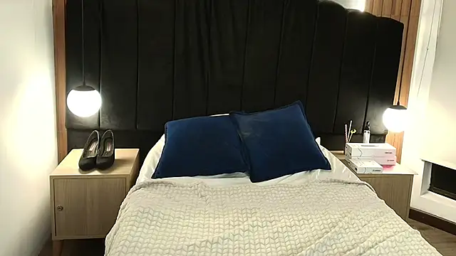 LiaMonroee  online show from March 10, 11:59 am