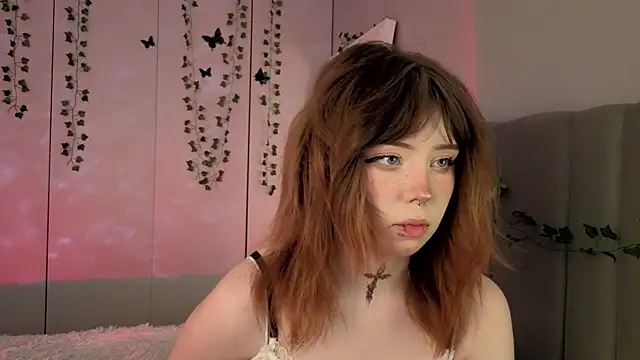 Snapshot of RileyVice chatting on December 14, 8:20 am RileyVice online show from December 14, 8:20 am