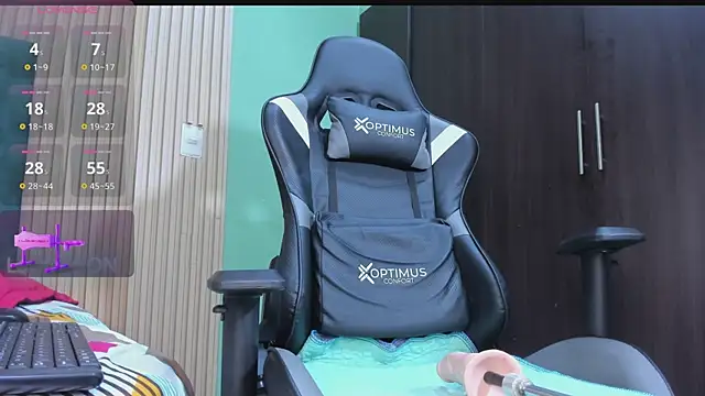 Snapshot of EvelynFoxx- chatting on December 1, 7:08 pm EvelynFoxx- online show from December 1, 7:08 pm