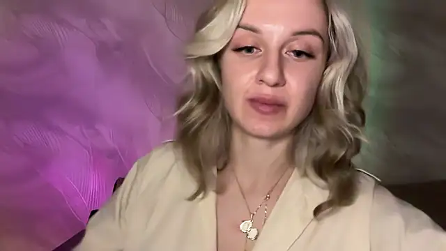 AdeleEverhart online show from December 18, 7:31 pm