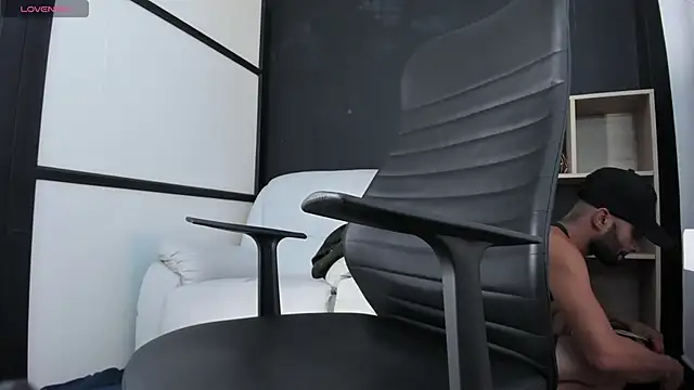 leostorm  online show from September 12, 4:23 am