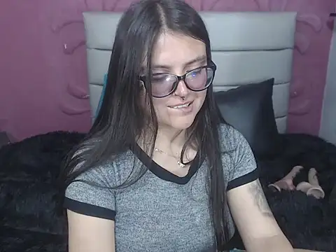 Snapshot of Cailing_Zu chatting on November 17, 7:52 pm Cailing Zu online show from November 17, 7:52 pm