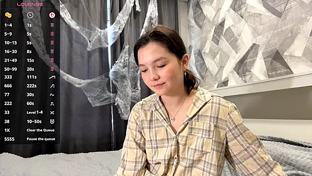 KiraVelvet online show from November 3, 8:48 am