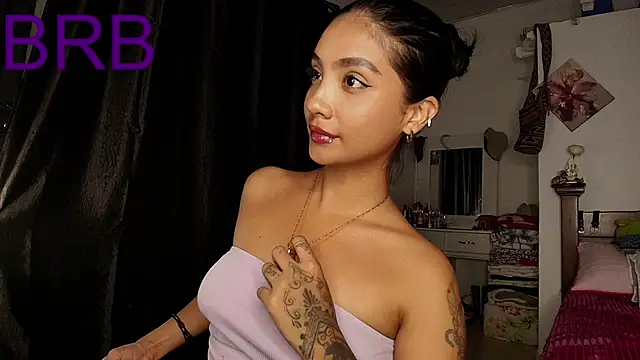 mia yireth online show from September 26, 8:57 pm