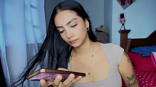 mia yireth online show from October 29, 5:14 pm