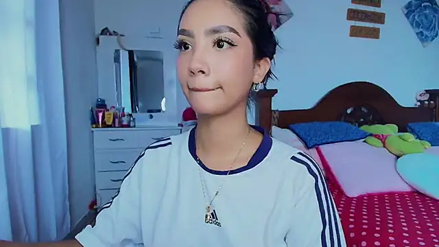 mia yireth online show from October 31, 5:14 pm