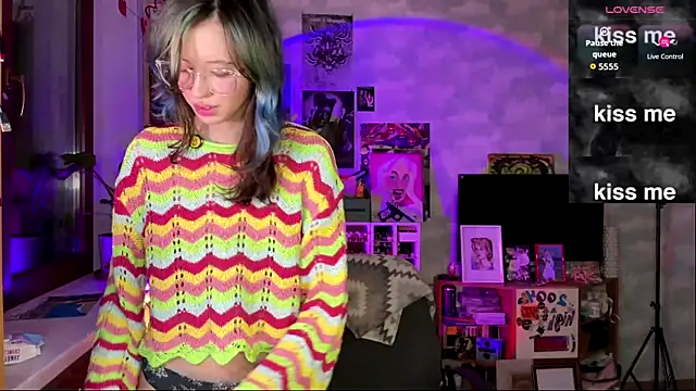 Snapshot of darling_darinka chatting on April 5, 5:54 pm darling darinka online show from April 5, 5:54 pm