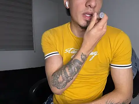 Snapshot of Juliopaspi chatting on April 16, 4:02 am Juliopaspi online show from April 16, 4:02 am