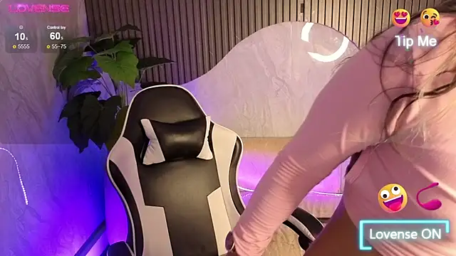 Snapshot of SamyKiuler_TP chatting on November 18, 8:35 pm SamyKiuler TP online show from November 18, 8:35 pm