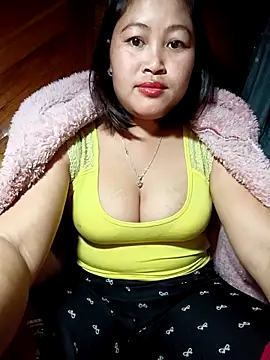 Snapshot of maycuc123 chatting on December 14, 12:10 pm maycuc123 online show from December 14, 12:10 pm