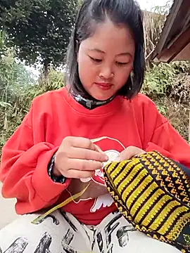 Snapshot of maycuc123 chatting on December 16, 1:43 am maycuc123 online show from December 16, 1:43 am