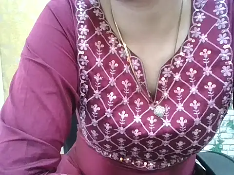 Roshani hoty online show from March 11, 8:09 am