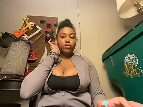 princesslivv online show from February 19, 4:41 am