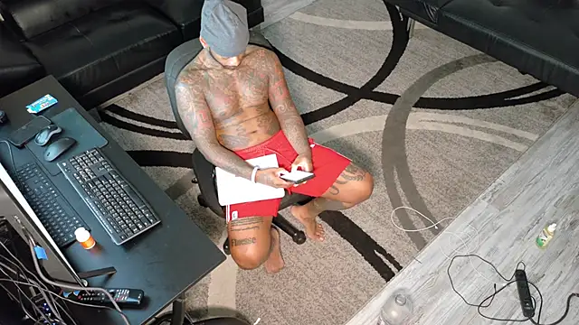 SLANGONDEMHOES online show from September 19, 9:15 pm