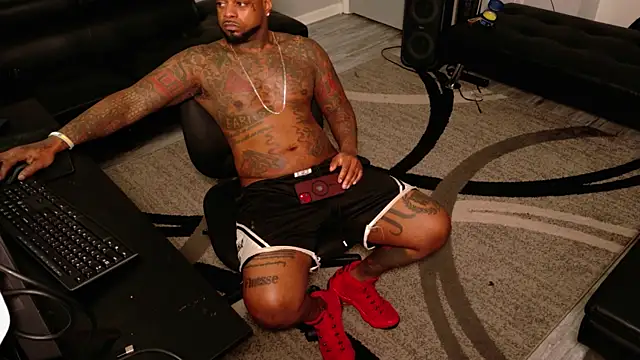 SLANGONDEMHOES online show from May 3, 4:57 pm