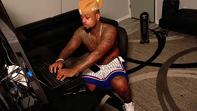SLANGONDEMHOES online show from May 11, 4:26 pm