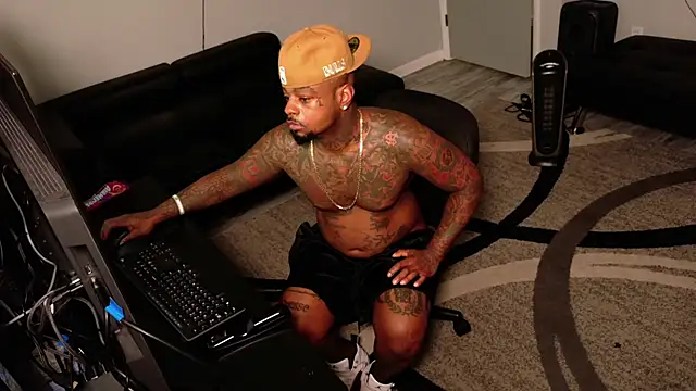 SLANGONDEMHOES online show from May 12, 7:05 am