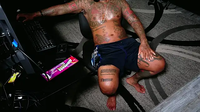 SLANGONDEMHOES online show from June 18, 3:18 am