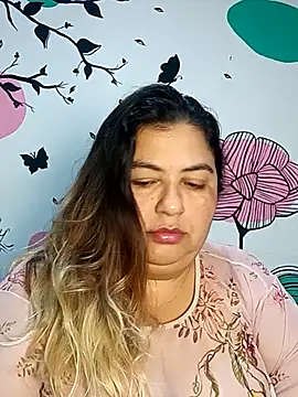 Snapshot of curvy_diva_ chatting on October 24, 11:06 am curvy diva online show from October 24, 11:06 am