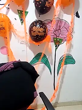 Snapshot of curvy_diva_ chatting on October 31, 11:11 am curvy diva online show from October 31, 11:11 am