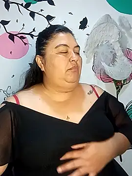 Snapshot of curvy_diva_ chatting on November 15, 11:18 am curvy diva online show from November 15, 11:18 am