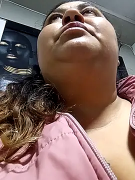 Snapshot of curvy_diva_ chatting on November 17, 8:20 am curvy diva online show from November 17, 8:20 am