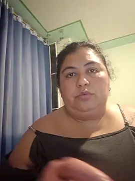 Snapshot of curvy_diva_ chatting on November 30, 1:20 am curvy diva online show from November 30, 1:20 am