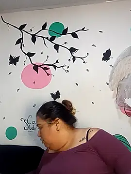 Snapshot of curvy_diva_ chatting on December 14, 8:52 am curvy diva online show from December 14, 8:52 am