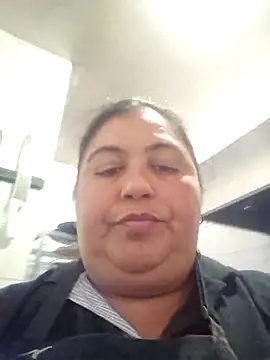 Snapshot of curvy_diva_ chatting on December 15, 9:19 pm curvy diva online show from December 15, 9:19 pm