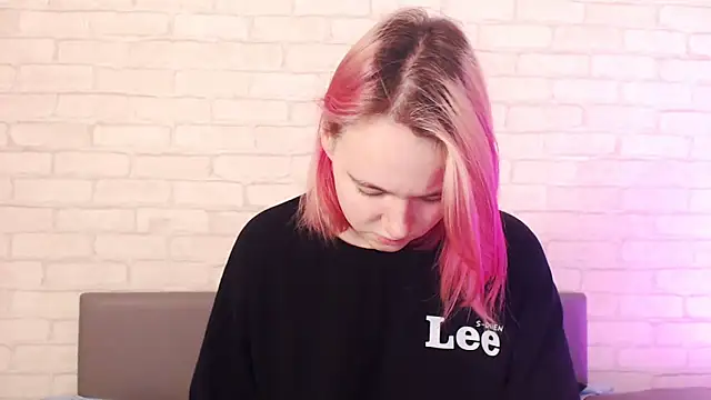 Snapshot of Ericha_Stone chatting on December 5, 1:47 am Ericha Stone online show from December 5, 1:47 am