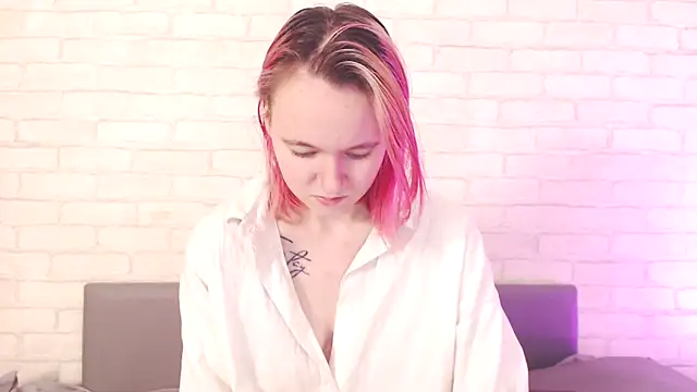 Snapshot of Ericha_Stone chatting on December 16, 1:32 am Ericha Stone online show from December 16, 1:32 am