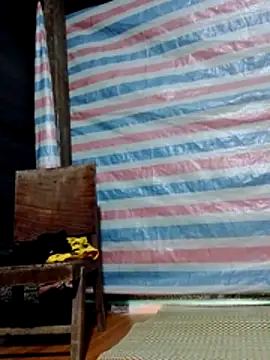 Snapshot of Georgia_here chatting on December 4, 12:42 am Georgia here online show from December 4, 12:42 am