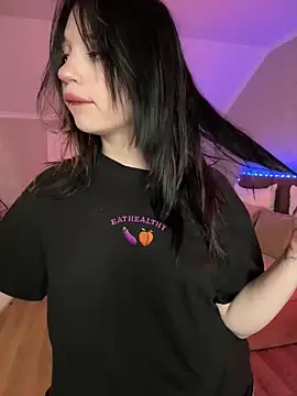 YourLittleDevil online show from March 6, 5:26 am